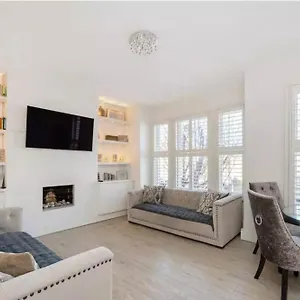 Flat In Apartment London