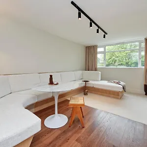 Luxury Designer Flat In Putney By Underthedoormat
