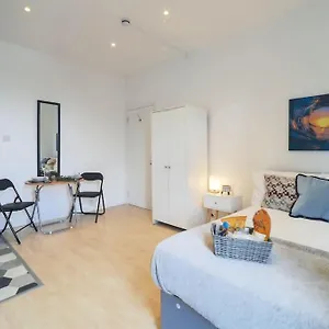 S4 Studio In The Heart Of Kilburn Zone2 London