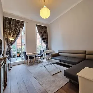 Earls Ct With Terrace Apartment