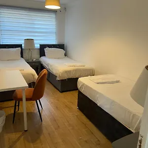Beautiful 4 Bedroom 3 Bathrooms, Excellent Location, Family, Group, Corporate, Contractor Thamesmead (Greater London)