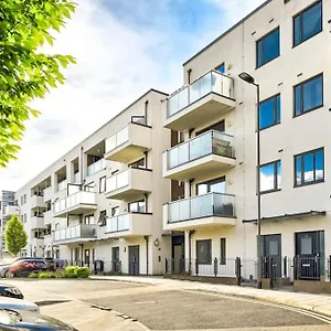 Apartment Spacious 5-bedroom Modern By Wembley Brent