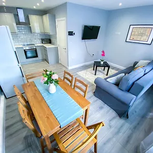 Modern 1-bedroom Flat, 5 Guest, - F2 * London