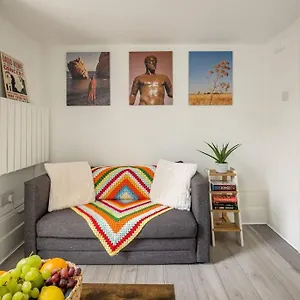 West Oasis - Escape From Chaos * London
