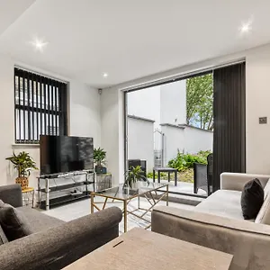 Apartment Chic Haven With Secret Garden London