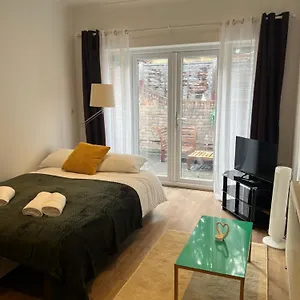 Charming 2-bed Flat With Private Garden, Easy Access To Kings Cross And Emirates Stadium Appartamento Londra