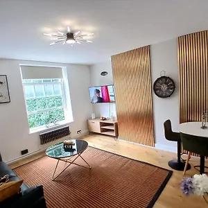 Apartment Peaceful Moira - 2 Bedroom Flat Between Brixton And Kennington 10mins To London