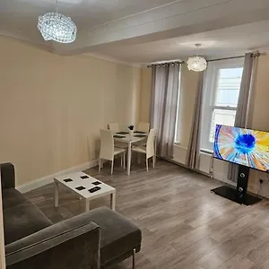 Noble Apartment Barnet