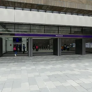 Apartment 2 Bed Flat, Dedicated Workspace, Parking, 4ktv