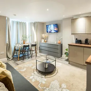 Rd Central-cozy-westfields-2bed-new-westfields- Apartment