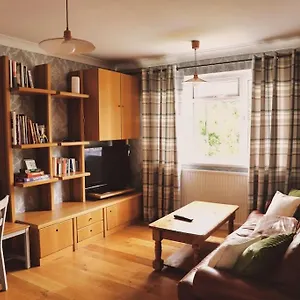 Cosy Wimbledon With 2 Bedrooms Apartment *