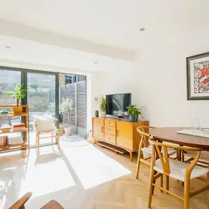 Stylish 2br Flat With Amazing Patio *