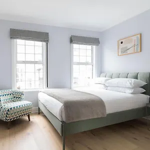 West End, Drury Lane, Modern 3 Bedroom Apt *
