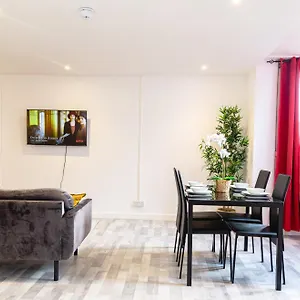 2 Bedrooms-4 Guests-babycot-wifi-freeparking Apartment London