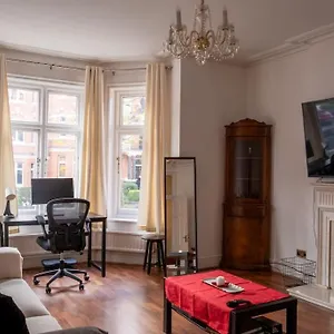 3 Bedroom Lauderdale Mansions *