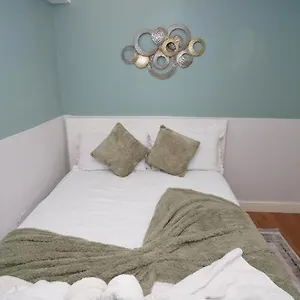 Apartment Beautiful In Sussex Garden