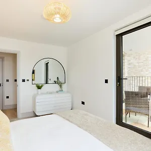 Apartment The South Wimbledon Escape - Lovely 3bdr With Balcony London