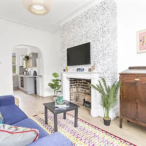 Spacious Retreat 2 Bedroom 5 Guests Apartment