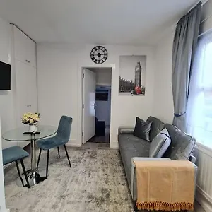 Stylish And Spacious 1 Bedroom Kensal Tube 1a * London