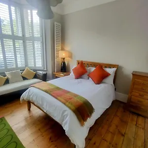 Annette's Place, Greenwich Garden Apartment, Apartment London