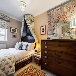 3 Bedroom On Portobello Road In Notting Hill Apartment London