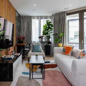 Veeve - Westbourne Curve * London
