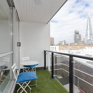 Spacious 2 Bedroom Flat On Bermondsey St London