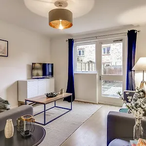 Lovely 4 Bedroom House With Garden Near Waterloo London
