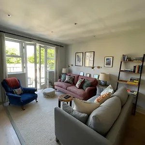 Bright & Stylish 1bd Flat - Wandsworth Town