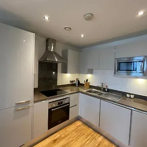 Sleek & Sunny 1bd Flat Near Greenwhich - Deptford! *