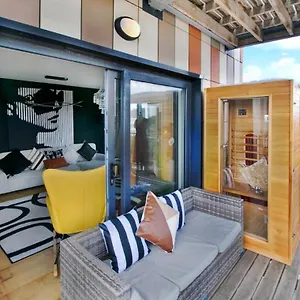 Unique Sky View -2 Bed Апартаменты Лондон