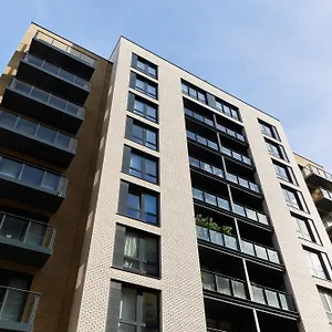 Beautiful 1 Bedroom With Balcony Near Mile End Apartment