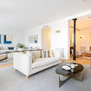 Bright 4 Bed Flat *