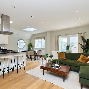 Apartment The Fulham Wharf - Glamorous 2bdr Flat With Garden London