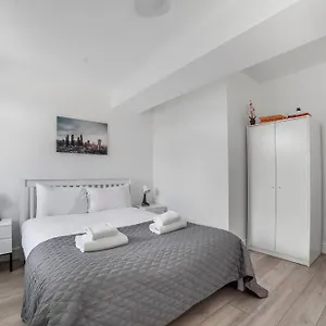 Modern Semi-studio Flat In Historic Setting