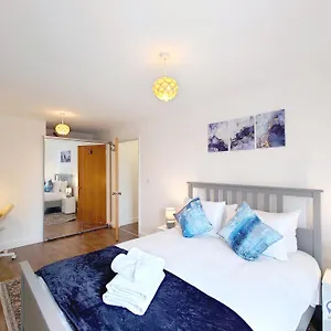 Two Bed Serviced By Docklands Apartment *