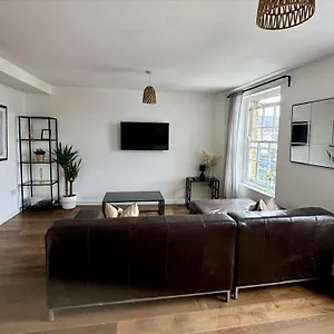 Apartment Trendy London