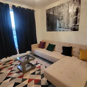 Garland Spacious 4 Bedroom House With Garden And Parking