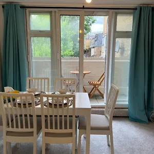 Apartment Lovely Entire Flat With Private Balcony In Euston-central *