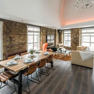 Huge Penthouse Retreat Next To Old Street Station Apartment