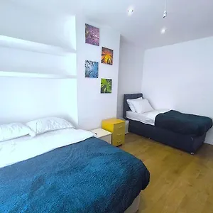 Homestay Spacious Triple Bedroom 10 Min From Station Dagenham