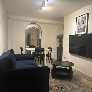 Apartment Beautiful Basement In Chiswick London