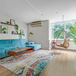 Riverside Retreat In Putney Apartment