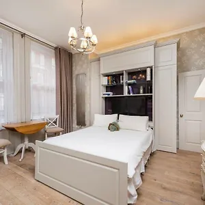 Apartment Charming Chelsea Your Cozy Urban Retreat *