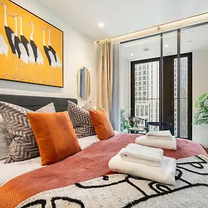 Luxurious 1 Bedroom In Apartman *