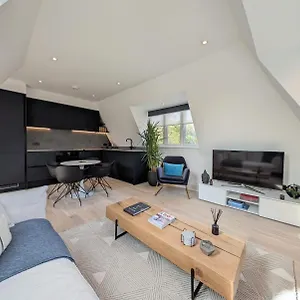 2br Flat In Greater London With Free Parking Appartamento