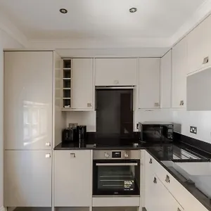 Centre Point- Bloomsbury - By Frankie Says Apartment *