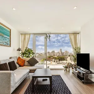 Chic 2-bedroom With Stunning Views In Apartment *