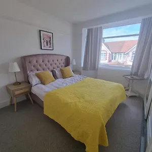 Large 4 Bed Terraced House Holiday home London