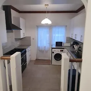 Apartment Waddon *